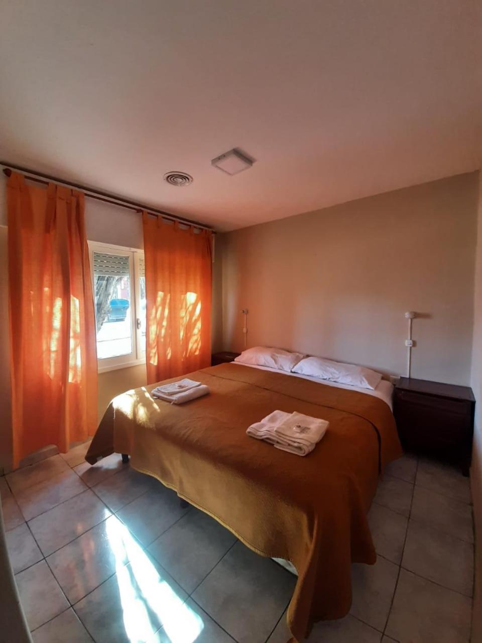 Hostel Danny El Calafate Bagian luar foto